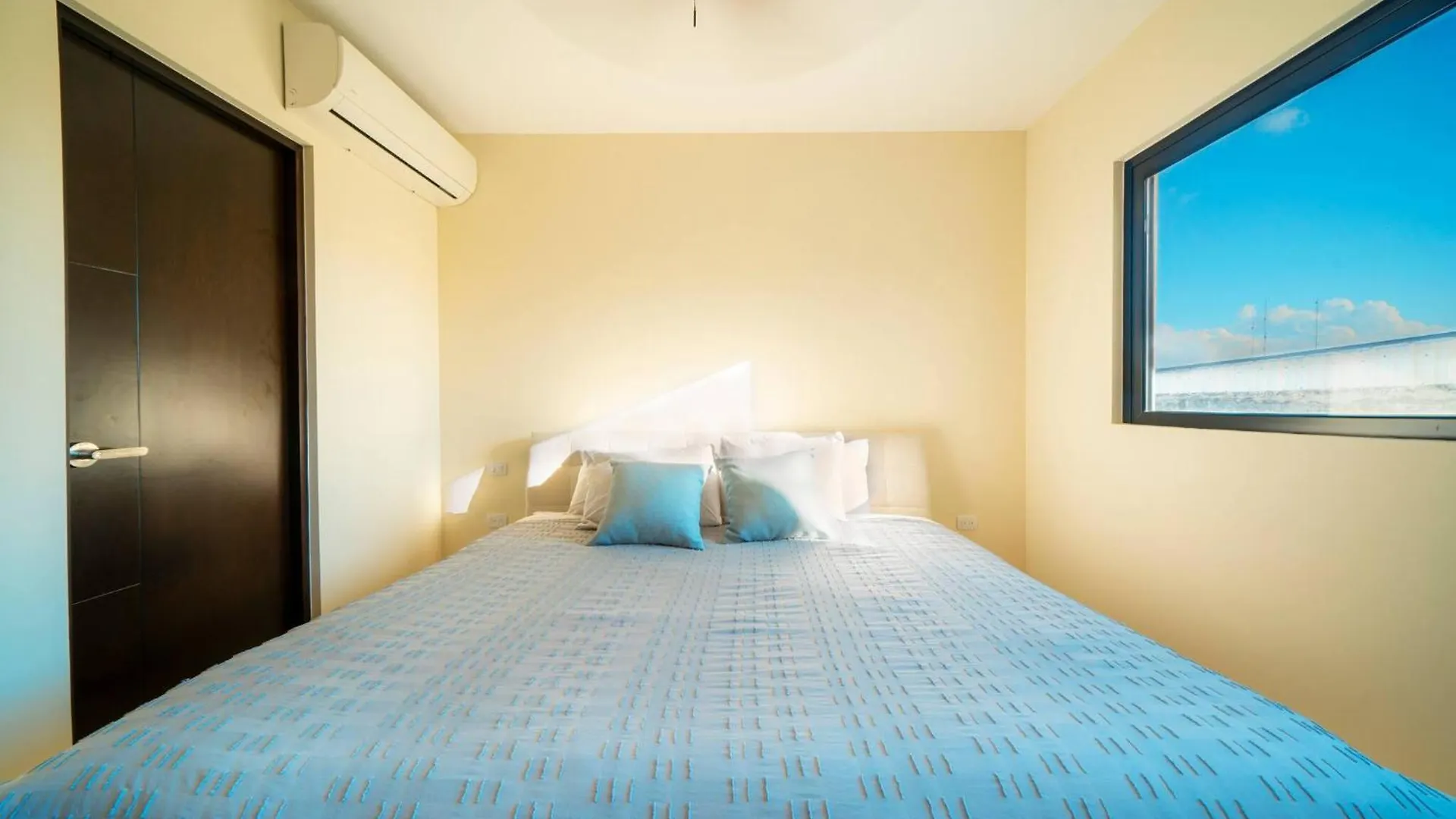 Veranda 213 - 1 Bedroom Rental At Veranto Condos - Pool & Fitness Center Playa del Carmen